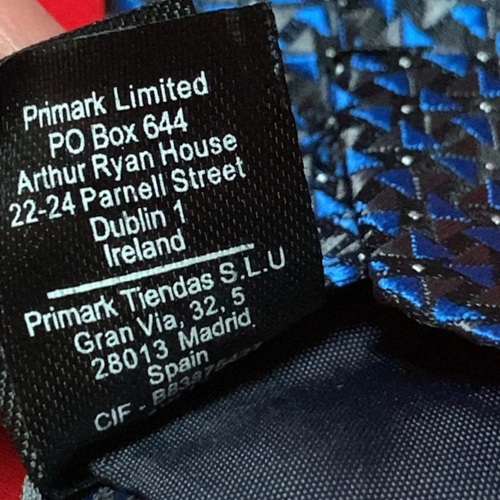 Primary youth skinny tie.